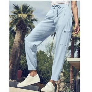 Athleta Go Far travel cargo pants in light gray size 0